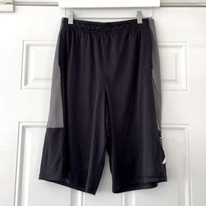 UA basketball ball shorts, Size YXL